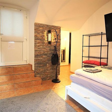 Fully Equipped Apartment Near Main Station Wurzburg Exterior photo